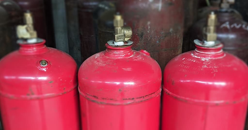 Dissolved Acetylene cylinder for welding and cutting, offered by O & T Enterprises.